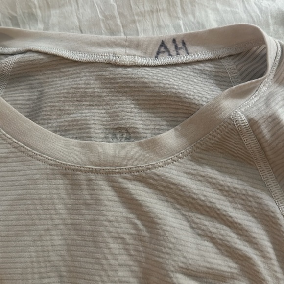 Lululemon long sleeve - Picture 3 of 6